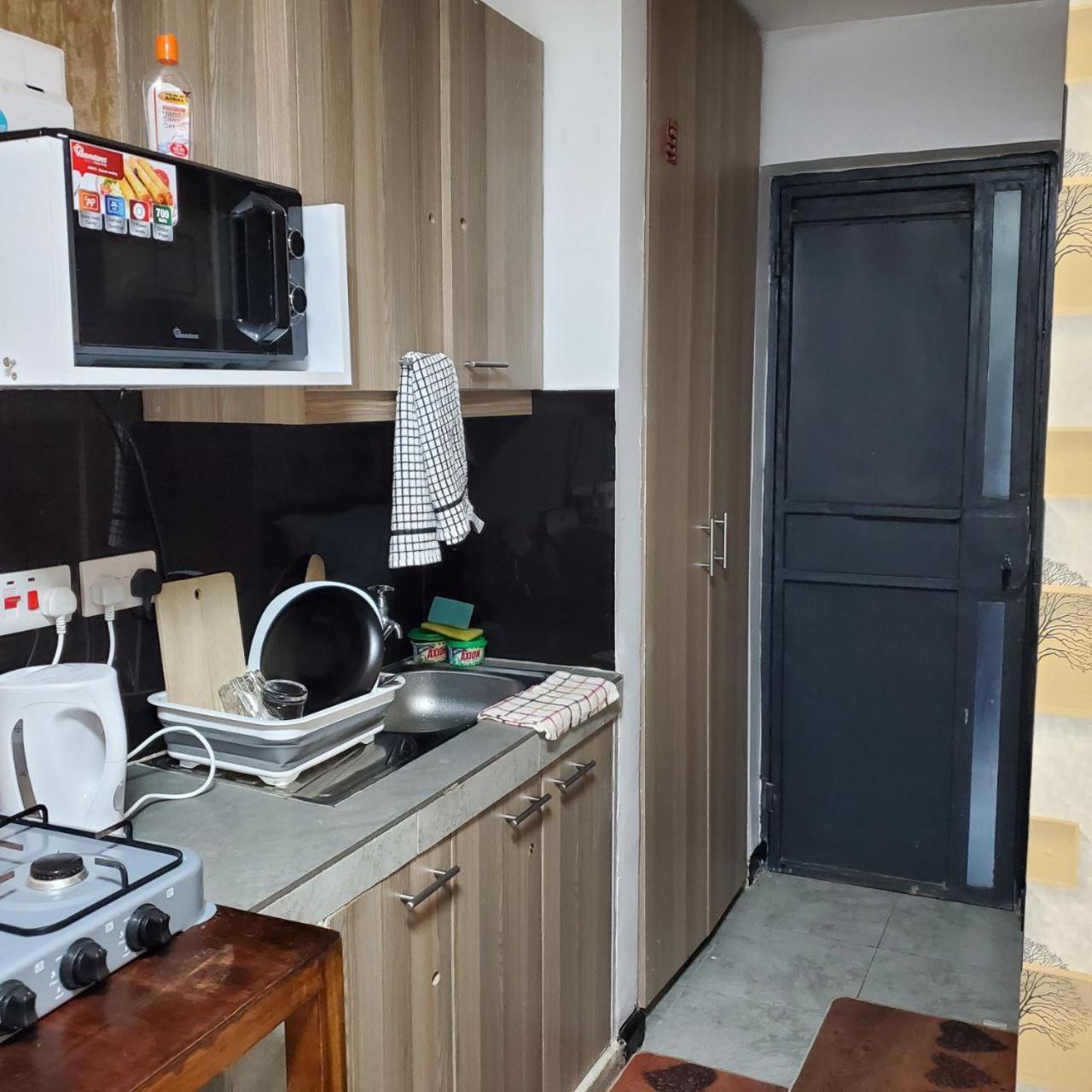 דירות ניירובי Lovely & Cozy Compact Studio Near Airport With Rooftop View מראה חיצוני תמונה