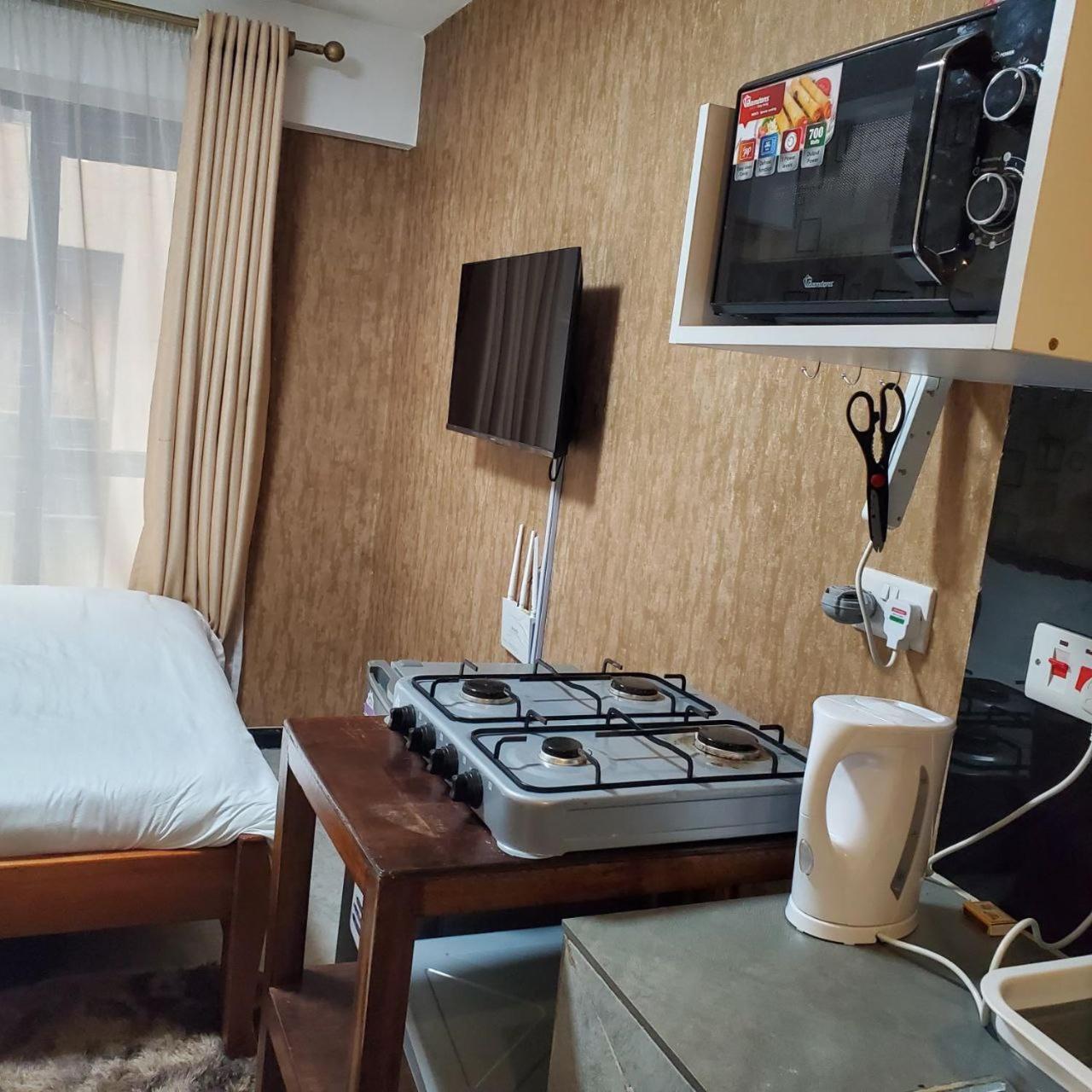 דירות ניירובי Lovely & Cozy Compact Studio Near Airport With Rooftop View מראה חיצוני תמונה